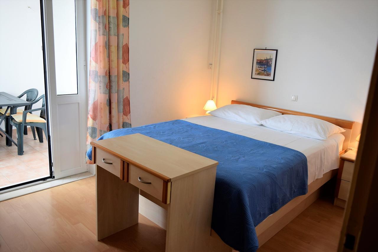 Sunnyy Beacch Apartments Banjol Ngoại thất bức ảnh