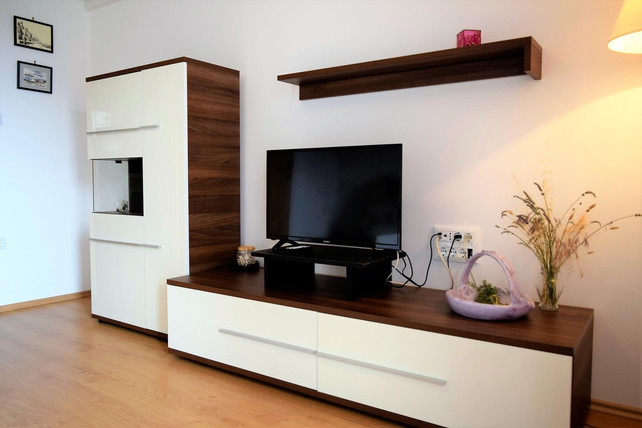 Sunnyy Beacch Apartments Banjol Ngoại thất bức ảnh