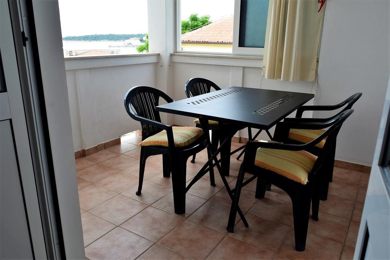 Sunnyy Beacch Apartments Banjol Ngoại thất bức ảnh